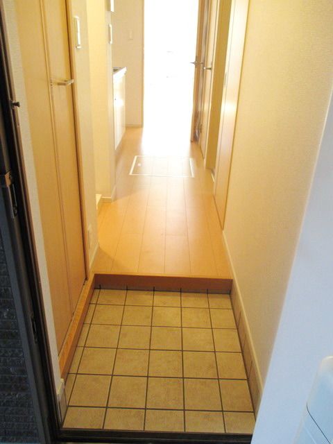 玄関　★下駄箱付き★