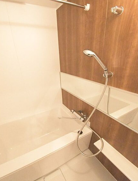 バス・シャワールーム　※別部屋の参考写真です。