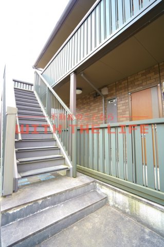 エントランス　落ち着いたエントランスです