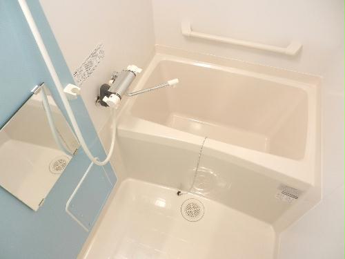 バス・シャワールーム　おしゃれなデザインの浴室です