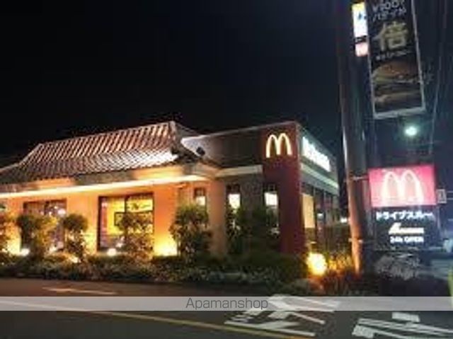 飲食店　マクドナルド８号線五個荘店（飲食店）まで448m