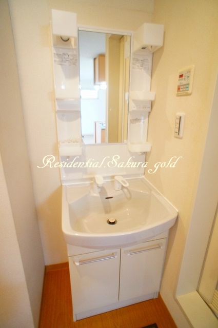 洗面設備　身支度に欠かせない独立洗面台♪