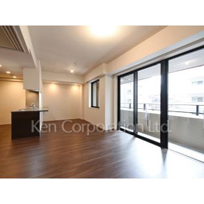 居室・リビング　同タイプ4階のお部屋を撮影。仕様が異なることがあります。