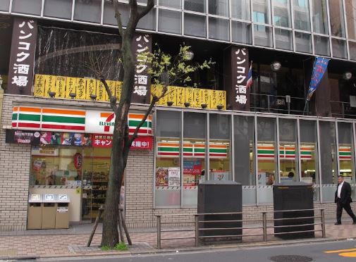 コンビニ　セブン－イレブン赤坂２丁目店（コンビニ）まで215m