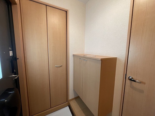 玄関　※別室同じ間取りの写真。現況を優先します。