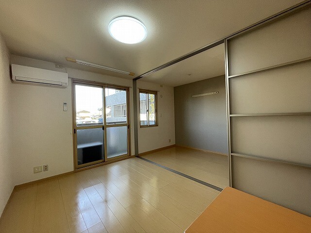 居室・リビング　※別室同じ間取りの写真。現況を優先します。