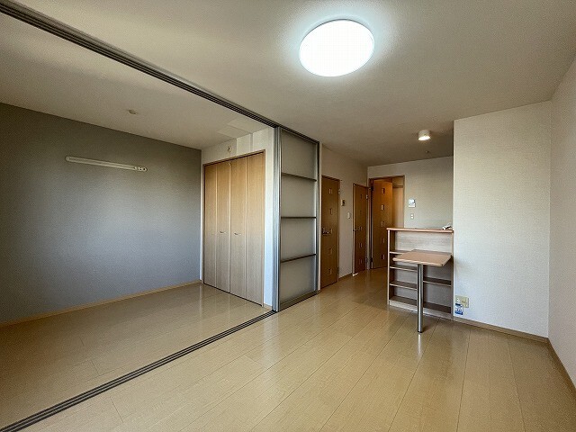 居室・リビング　※別室同じ間取りの写真。現況を優先します。