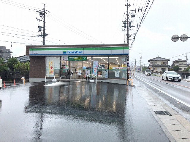 コンビニ　ファミリーマート（コンビニ）まで756m