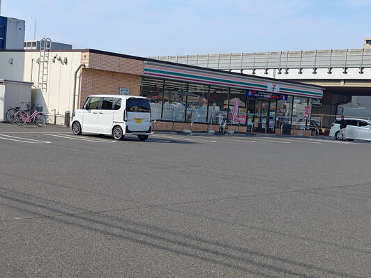 コンビニ　セブンイレブン岡山バイパス豊成店（コンビニ）まで152m