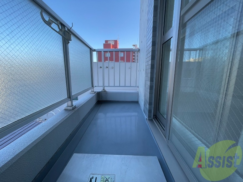 バルコニー　バルコニーは幅があり、広い印象を受けました。