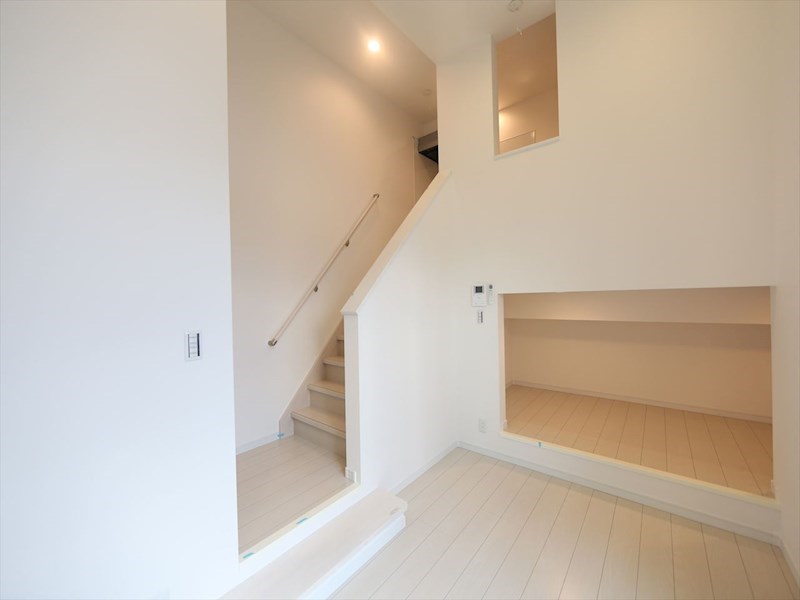 居室・リビング　洋室4.8帖　アンダーロフト5.1帖（寝室にも使えます）