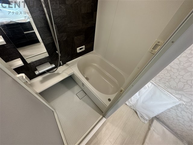 バス・シャワールーム　便利な浴室乾燥機付きです☆