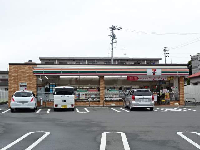 コンビニ　セブンイレブン（コンビニ）まで165m