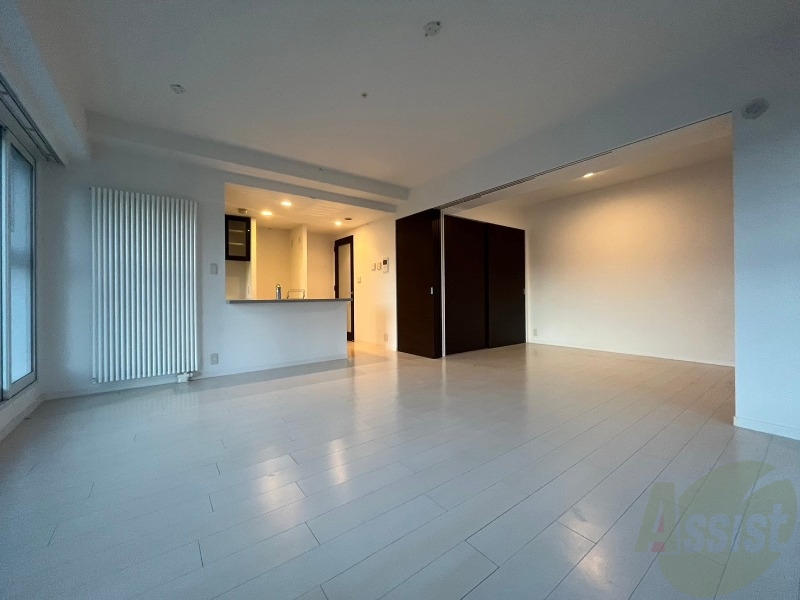 居室・リビング　広くてキレイなお部屋が広がっていて、充実した生活が送れそう。