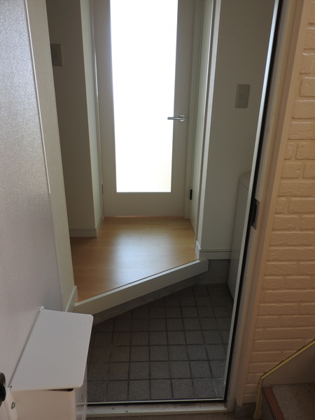 玄関　写真は１０１号室