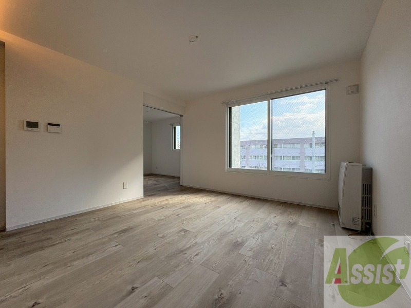 居室・リビング　日当たり良く広々したリビングで快適に過ごせます。