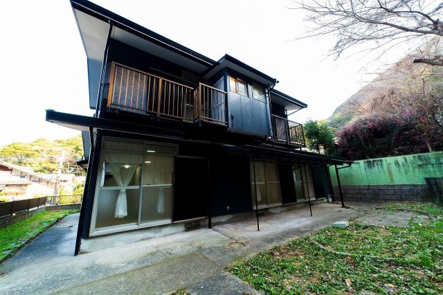 バルコニー　2階2部屋ベランダ付、1階は屋根付きスペースも