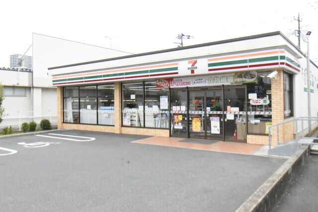 コンビニ　セブンイレブン越谷宮本店（コンビニ）まで673m