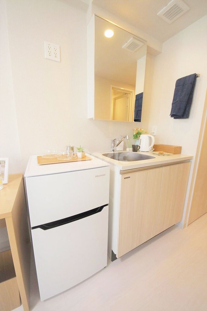 洗面設備　独立洗面化粧台　※モデルルームのため小物類は付きません