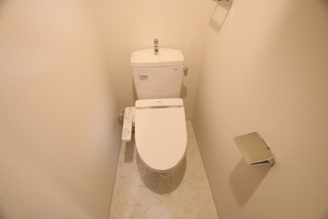 トイレ　※別室の参考写真の為、現況優先です。