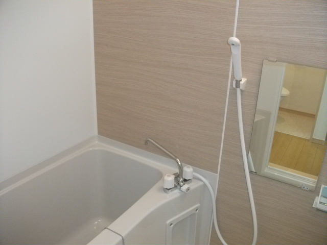 バス・シャワールーム　※別室参考写真　浴室は浴室乾燥機付き