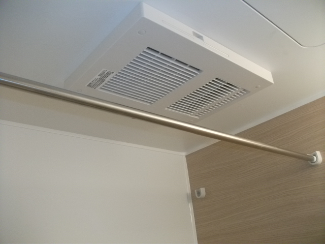 バス・シャワールーム　※別室参考写真　雨の日のお洗濯も安心の浴室乾燥機