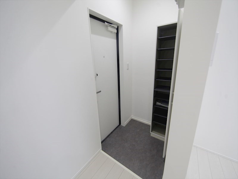 玄関　玄関　シューズボックス付（収納充実してます）