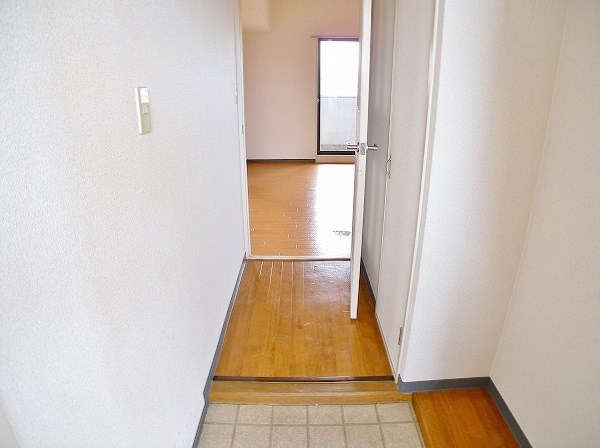 玄関　(床：現況優先)