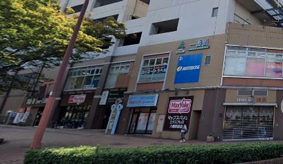 ショッピングセンター　さわらびガーデンモール八幡一番街（ショッピングセンター）まで384m