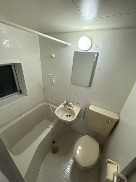 バス・シャワールーム　落ち着いた空間のお風呂です