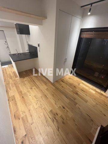 居室・リビング　別号室参考写真