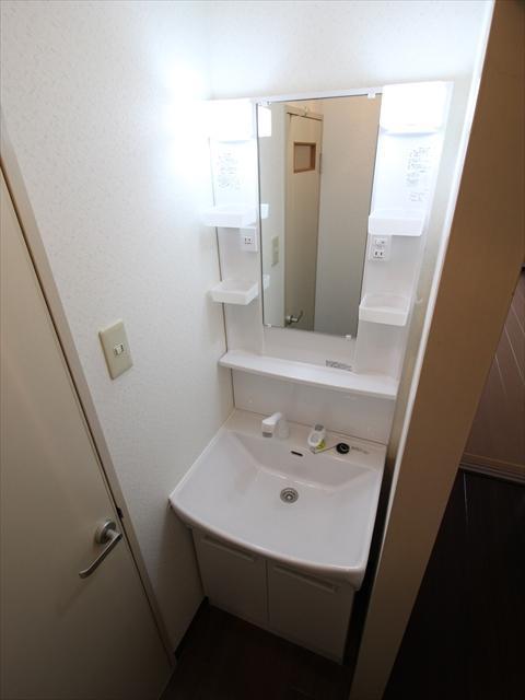 洗面設備　松山市御宝町　フレンドリーＮｏ．１　洗髪洗面化粧台