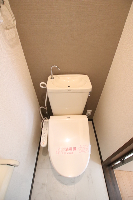 トイレ　洗浄便座付きです