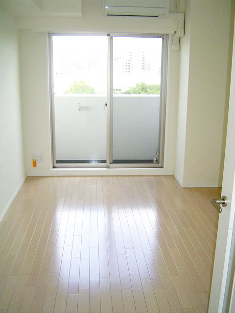 居室・リビング　室内写真は同タイプ別号室です