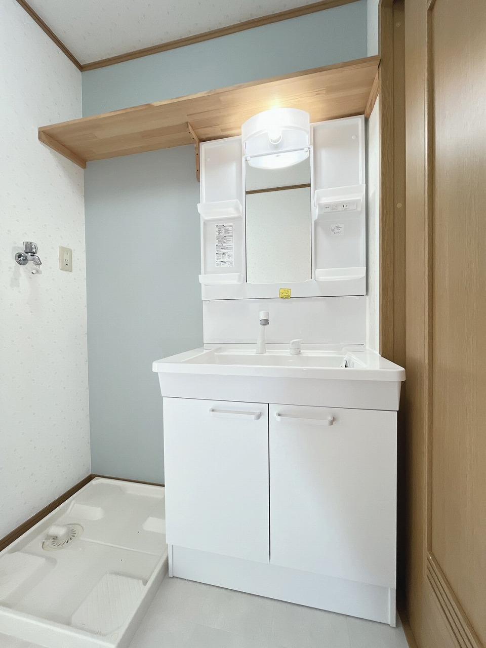 洗面設備　シャンプードレッサー＆洗濯機置場