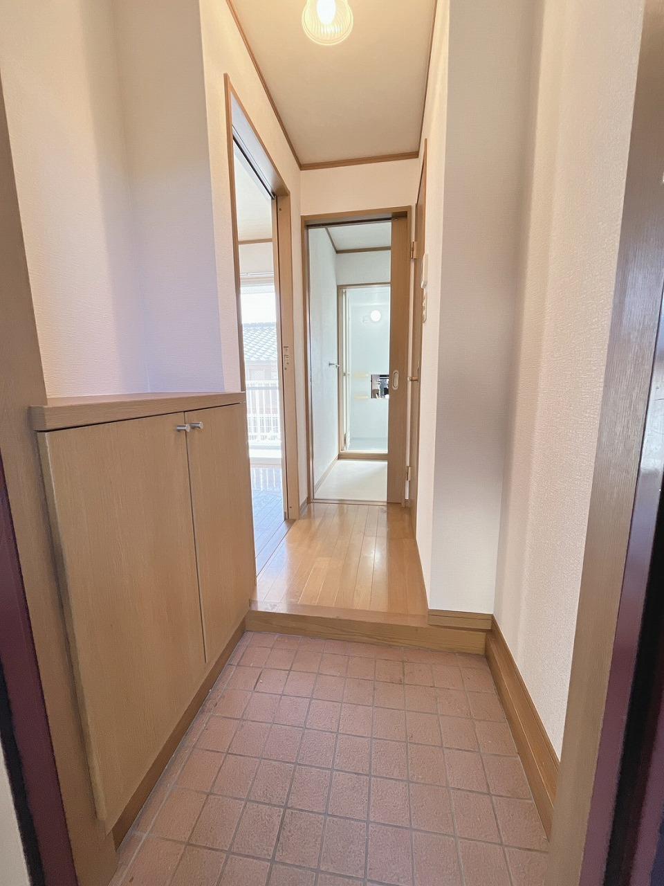 エントランス　玄関土間・TVドアホン完備