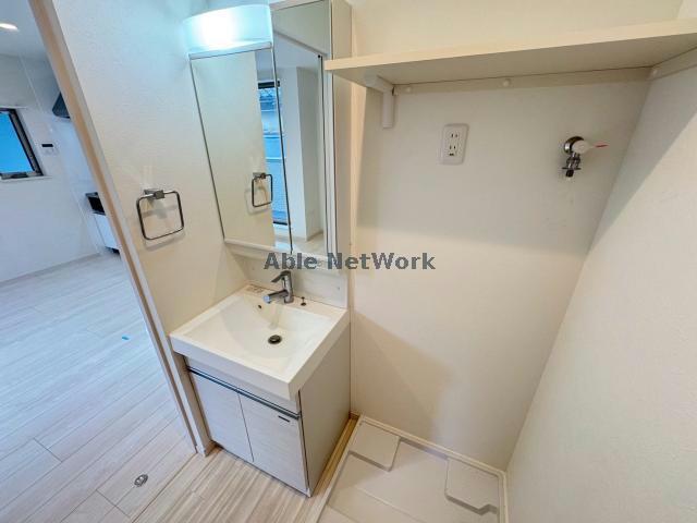 洗面設備　同物件別号室間取り違います。現況優先