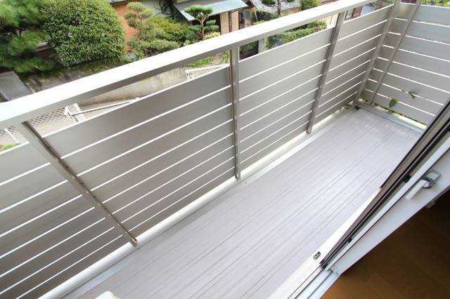 バルコニー　日当たり良好なバルコニーです。