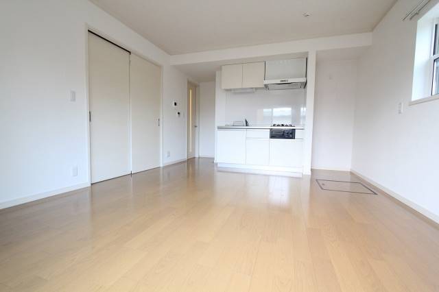 居室・リビング　リビング広々１０帖強あります。