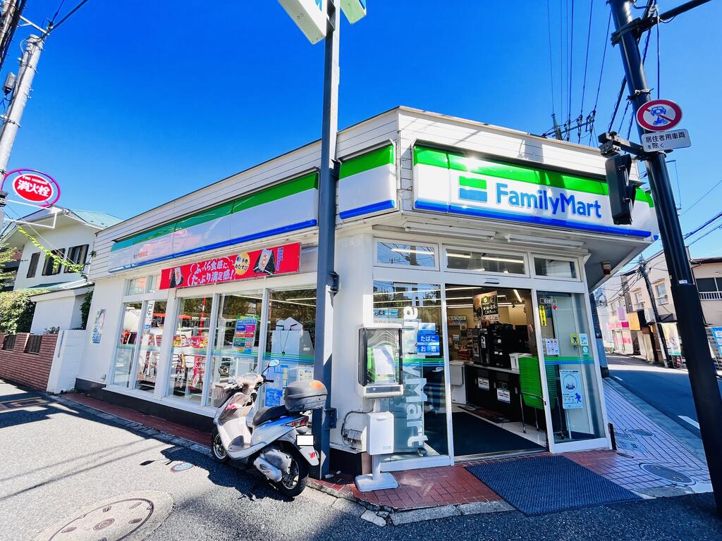 コンビニ　ファミリーマート西東京富士町二丁目店（コンビニ）まで373m