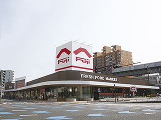 スーパー　フジ三篠店（スーパー）まで620m