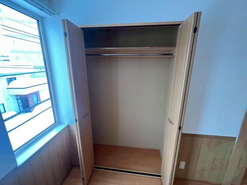 収納　寝室の収納です。部屋がすっきり片付きます。