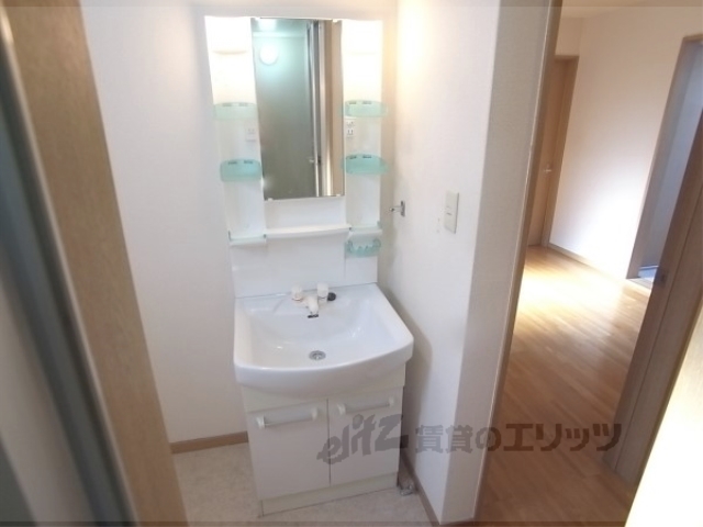 洗面設備　独立洗面台です