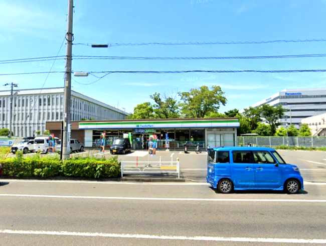 コンビニ　ファミリーマート 佐江戸店（コンビニ）まで435m