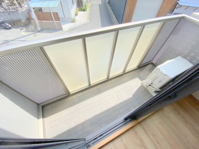 バルコニー　TVモニターホンで来客が誰か確認してから開けて下さいね