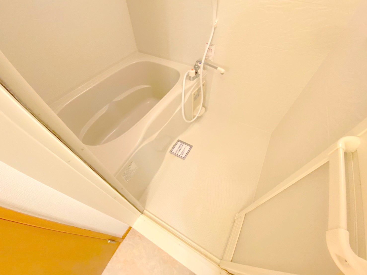 バス・シャワールーム　広めのお風呂は一日の疲れを癒してくれます。