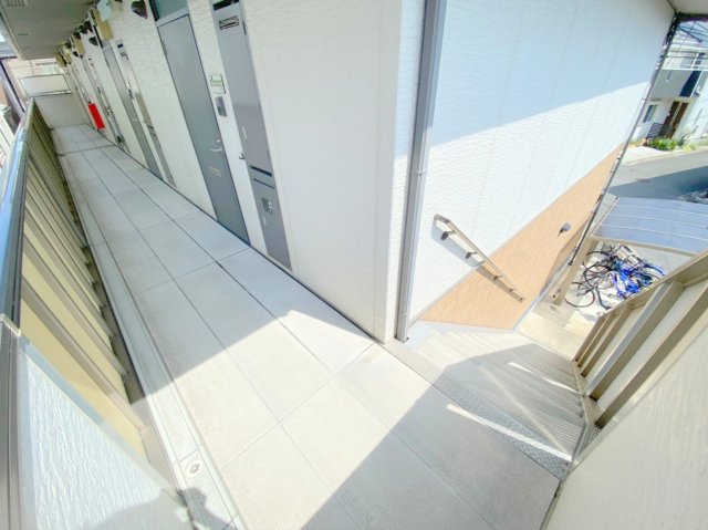 エントランス　エントランス周辺はいつもキレイに片付けられています。