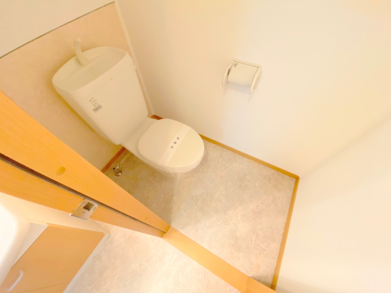 トイレ　綺麗なトイレにはウォシュレット標準装備です。