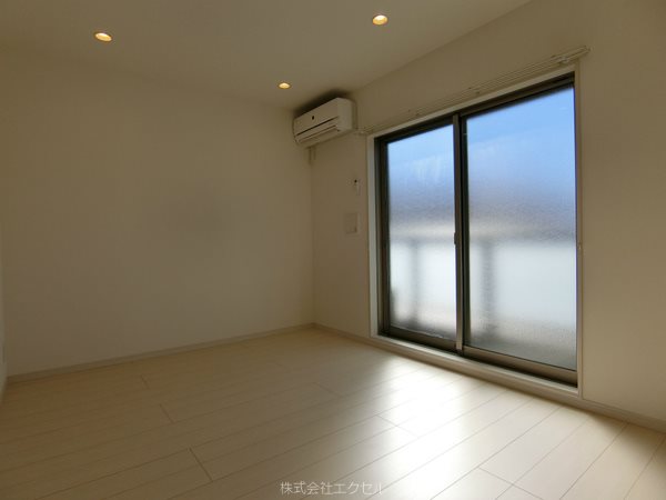 居室・リビング　エアコン完備で年中快適にお過ごしいただけます。