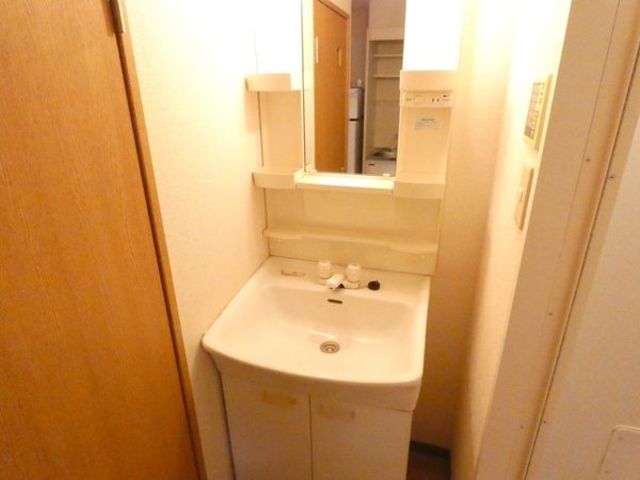 洗面設備　別部屋参考写真です